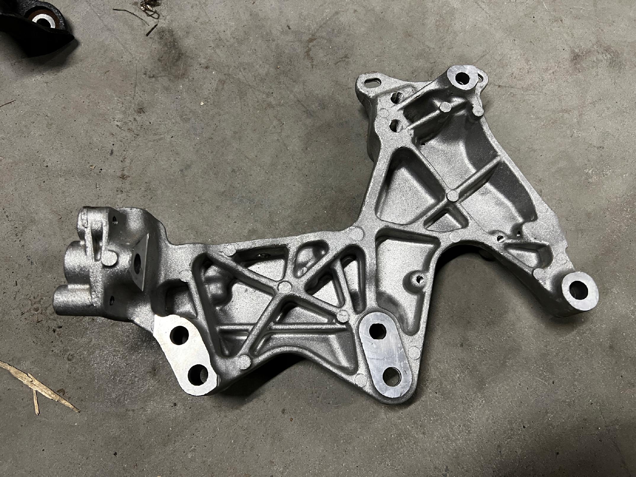 ŁAPA MOCOWANIE SILNIKA RENAULT MEGANE IV TALISMAN ESPACE V 1.6 DCI