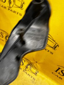 OSŁONA ZATRZASKU MASKI LEWA PORSCHE PANAMERA 970 I LIFT