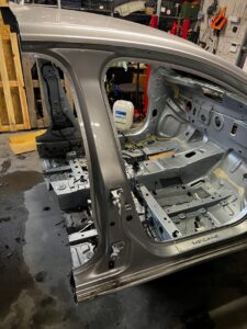 ĆWIARTKA PRAWY PRZÓD SŁUPEK PRÓG FARTUCH PRAWA RENAULT MEGANE IV HB TED69