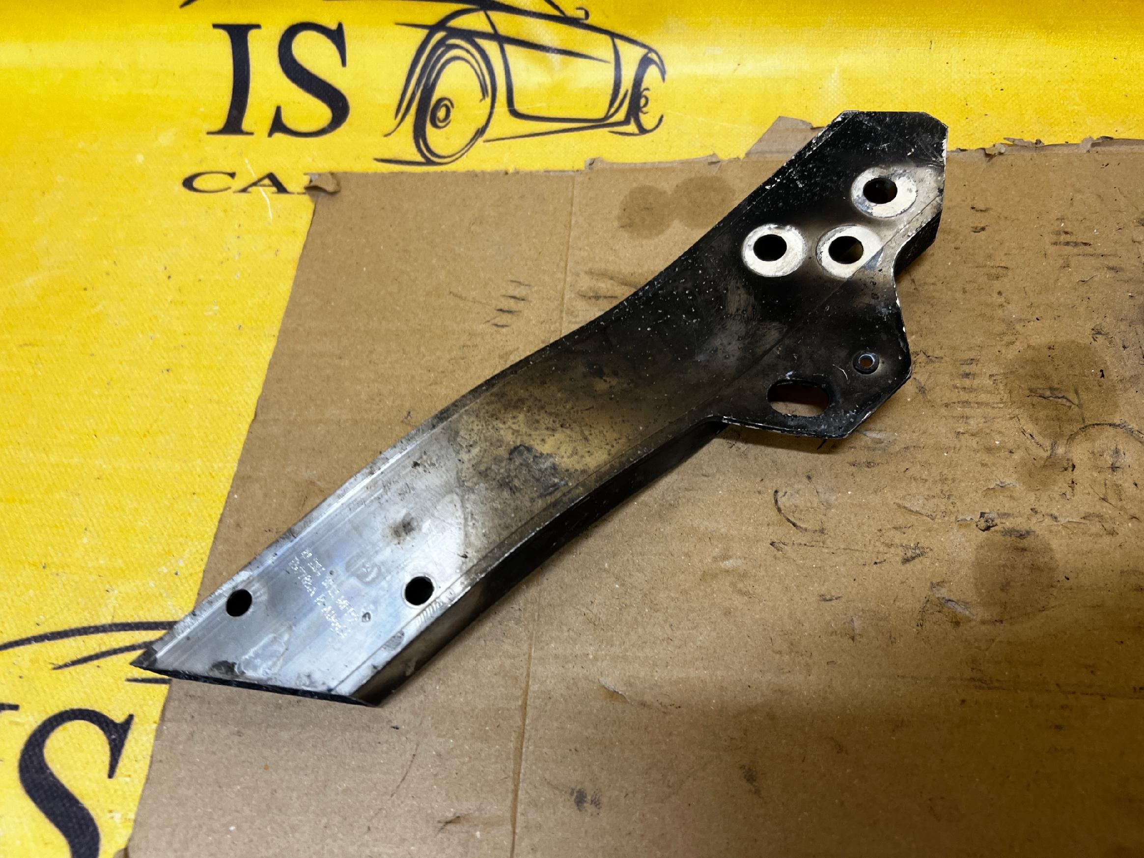 WSPORNIK PASA PRZÓD PRAWY MERCEDES W213