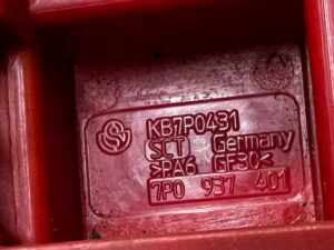 ZAŚLEPKA OSŁONA KLEMY DODATNIEJ PLUSOWEJ PORSCHE CAYENNE II 7P5