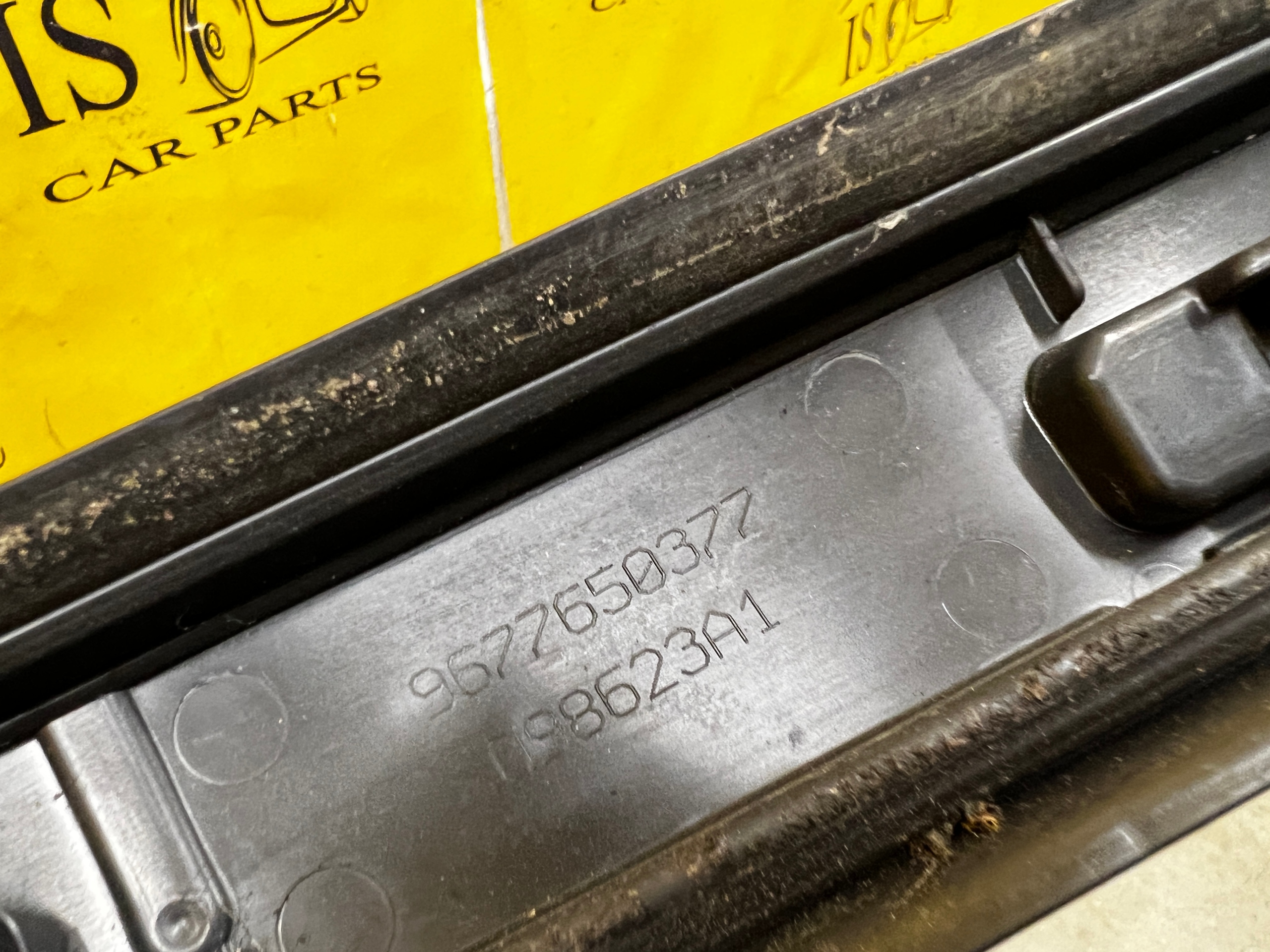 LISTWA SZYBY PRZÓD ZGARNIAJĄCA WODĘ LEWA CITROEN C4 GRAND PICASSO II