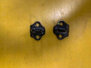 RYGIEL ZAMKA DRZWI PRZESUWNYCH NISSAN E-NV200