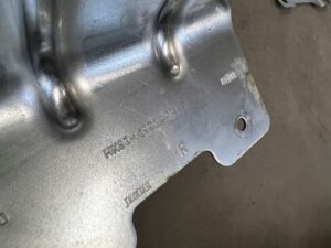 WSPORNIK MOCOWANIE BLACHA PRAWY PRAWE RANGE ROVER VELAR L560