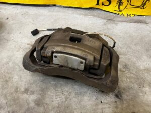 ZACISK HAMULCOWY PRZÓD LEWY JAGUAR XJ X351