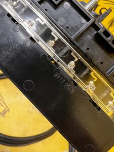 KLEMA PLUSOWA PLUS DACIA SANDERO III 2021R