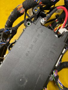 WIĄZKA INSTALACJA BEZPIECZNIKI KABINY INFINITI Q30