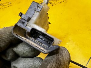 ZAMEK DRZWI TYŁ PRAWY 6 PIN PEUGEOT 3008 II