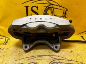 ZACISK HAMULCOWY PRZÓD PRAWY TESLA MODEL 3 PRZEDLIFT 2WD