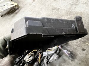 KOMPLET SKRZYNKA BEZPIECZNIKÓW RENAULT KADJAR EU