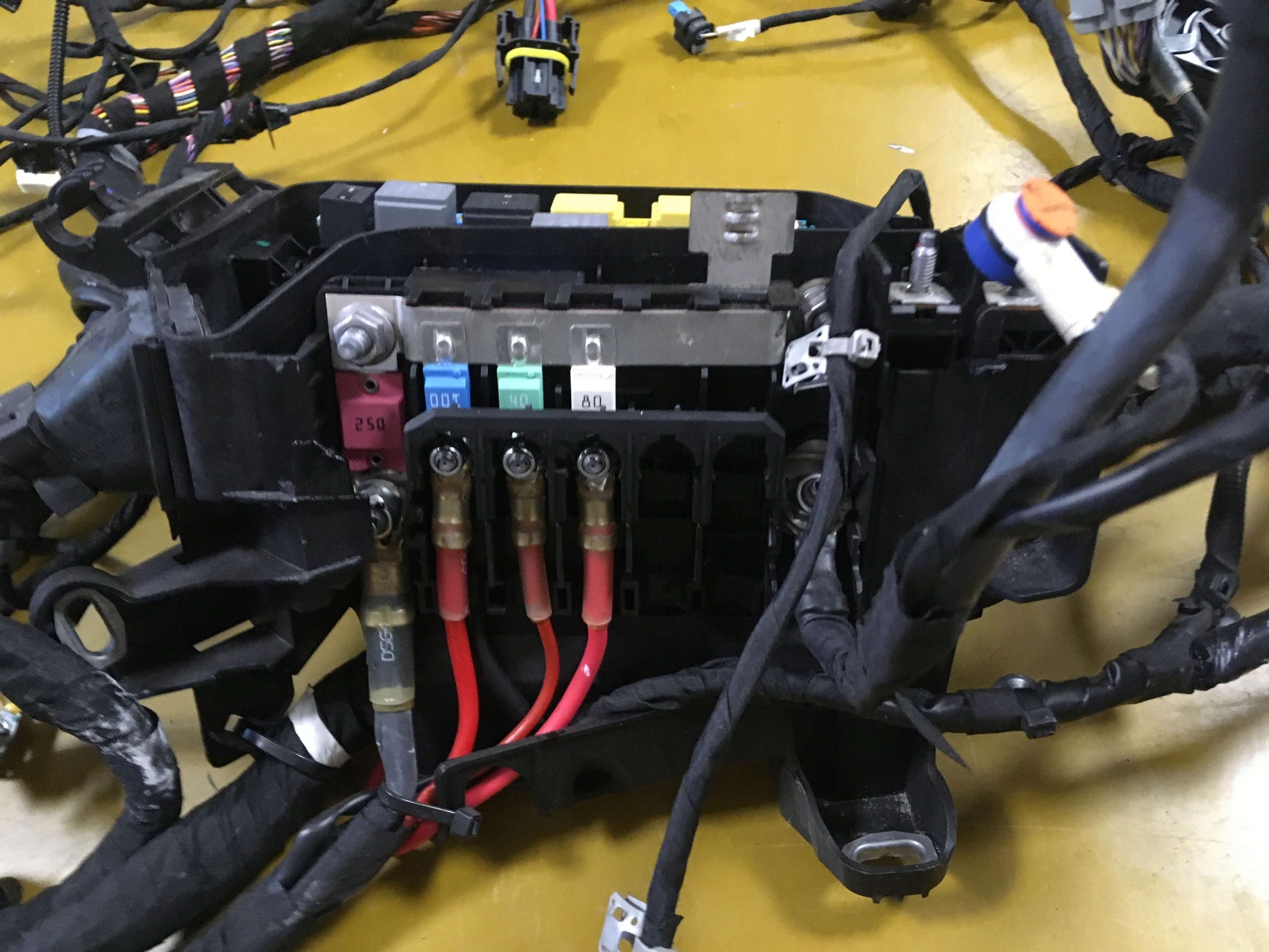 WIĄZKA INSTALACJA BEZPIECZNIKI INFINITI Q30 2.2 D