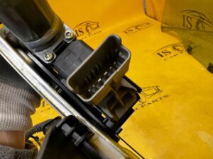 MECHANIZM PODNOŚNIK SZYBY DRZWI PRZÓD LEWY DACIA SANDERO III EU