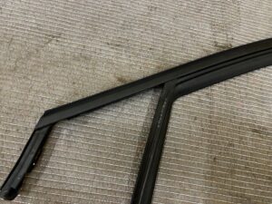 USZCZELKA PROWADNICA SZYBY DRZWI PRZÓD LEWY DACIA JOGGER