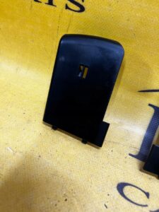 PLASTIK OSŁONA DRZWI LEWY PRZÓD X351 AW93-240B12-A