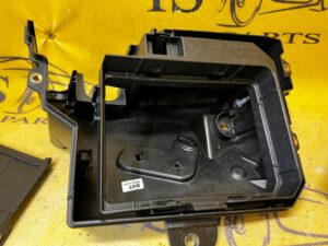 OBUDOWA SKRZYNKA BEZPIECZNIKÓW DACIA SANDERO STEPWAY III 2023R