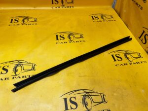 LISTWA ZGARNIAJĄCA DRZWI PRZÓD LEWY LEWA DACIA SANDERO III