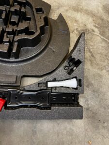 SKRZYNKA NARZĘDZIOWA WKŁAD KOŁA ZAPASOWEGO PODNOŚNIK RANGE ROVER VELAR L560