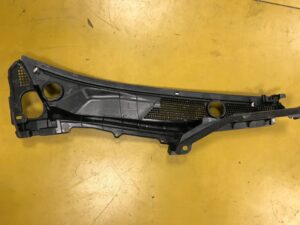 GÓRNE PODSZYBIE PLASTIKOWE INFINITI Q70 M M35 M37