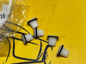 8 X MOCOWANIE LISTWY SŁUPKA A MINI F54 F55 F56 F57 F60 R52 R60 R61 NOWE OEM