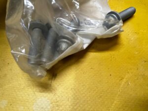 4 X ŚRUBA ZAWIESZENIA SILNIKA BMW B37 B46D B47 B48 N20 N26 N47N NOWA OEM