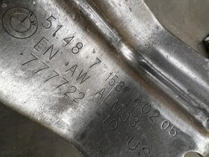 WSPORNIK MOCOWANIE OSŁONY ZBIORNIKA PRAWY PRAWE BMW X5 E70 F15 X6 E71 F16