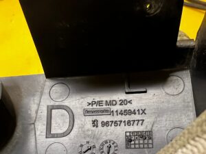 KOSZYK PDC ŚRODKOWY PRAWY ZDERZAKA PRZÓD PEUGEOT 508 RXH