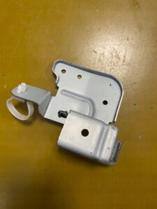 MOCOWANIE BLACHA WSPORNIK UCHWYT INFINITI Q50 Q70