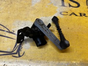 CZUJNIK POZIOMOWANIA ŚWIATEŁ TYŁ PRAWY RANGE ROVER VELAR L560