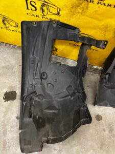 NADKOLE WNĘKA PRAWY PRZÓD BMW E92 M3 8043214