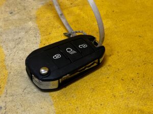 KLUCZYK PILOT PEUGEOT 308 II T9