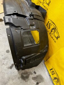 NADKOLE WNĘKA PRAWY PRZÓD BMW E92 M3 8043214