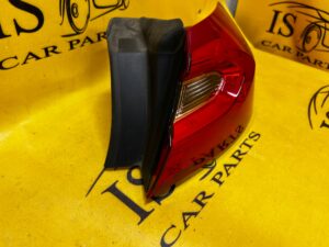 PRAWA LAMPA TYŁ W BŁOTNIK FORD FIESTA MK8 ZWYKŁA