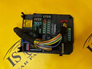 SKRZYNKA BEZPIECZNIKÓW MODUŁ BSI CITROEN C4 GRAND PICASSO II 1.6 THP