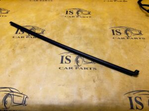 LISTWA ZGARNIAJĄCA SZYBY DRZWI PRZÓD LEWY DACIA DOKKER