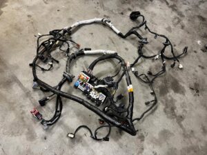 WIĄZKA INSTALACJA OKABLOWANIE KOMORY SILNIKA FORD MUSTANG VI USA 3.7