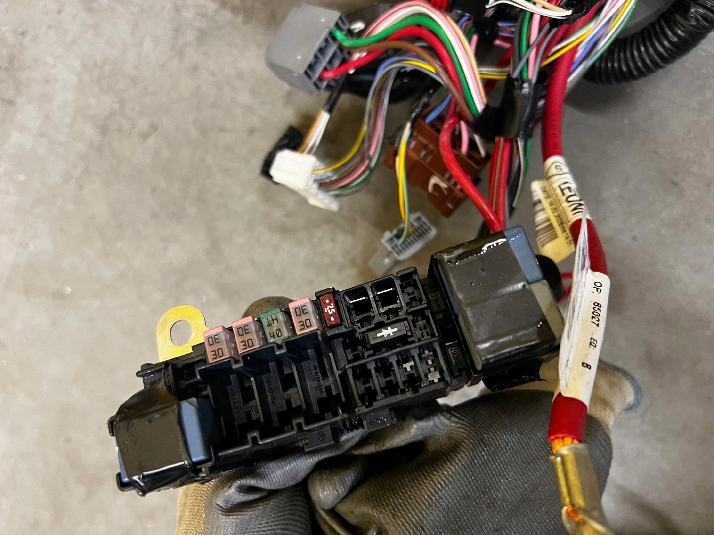 WIĄZKA SILNIKA DACIA SANDERO III 2023R 1.0 TCE LPG