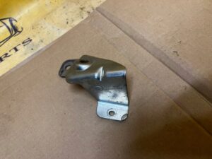 ŚLIZG UCHWYT MOCOWANIE ZDERZAKA LEWY LR RANGE ROVER EVOQUE II L551