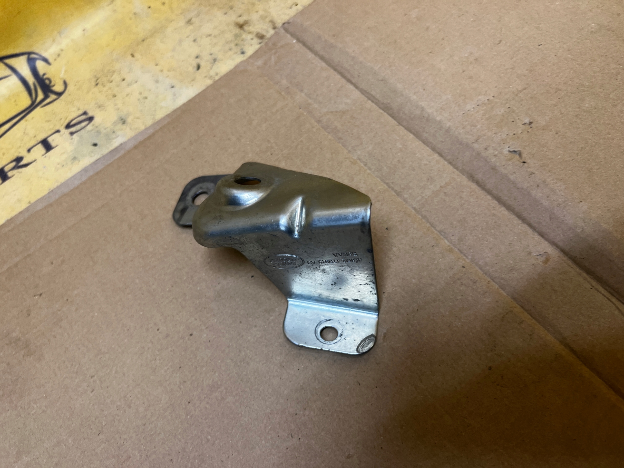 ŚLIZG UCHWYT MOCOWANIE ZDERZAKA LEWY LR RANGE ROVER EVOQUE II L551