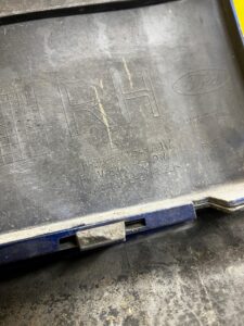 LISTWA NAKŁADKA PROGOWA PRÓG PRAWA PRAWY FORD FORD MUSTANG VI N6