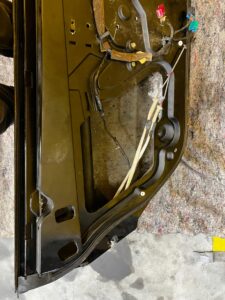 DRZWI LEWA STRONA LEWY PRZÓD LISTWA CHEVROLET CORVETTE C5 97-04