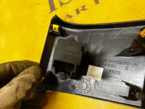 OSŁONA ZAŚLEPKA CZUJNIK TEMPERATURY KLIMATYZACJI FORD MUSTANG VI