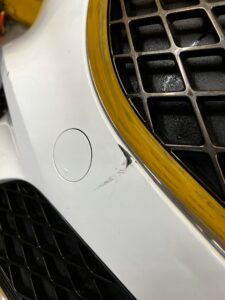 KOMPLETNY ZDERZAK PRZEDNI PRZÓD GENESIS GV70 EUROPA BIAŁA PERŁA