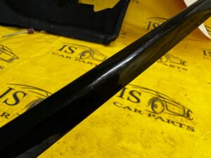 LISTWA SZYBY SZYBOWA BŁOTNIKA TYŁ LEWY LEWA RANGE ROVER VELAR L560