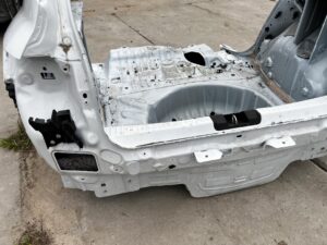 ĆWIARTKA BŁOTNIK WANNA PAS TYLNY TYŁ LEWY DACIA SANDERO STEPWAY III 369