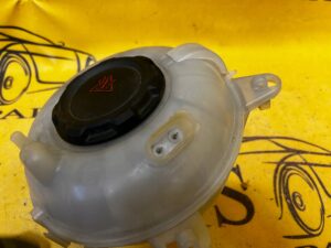 ZBIORNICZEK WYRÓWNAWCZY PŁYNU VW ARTEON 1.5 TSI