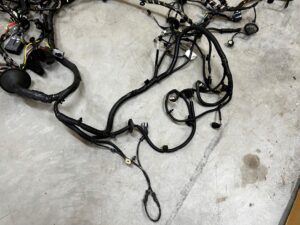 WIĄZKA KABINY SKRZYNKA BEZPIECZNIKÓW FORD KUGA MK2