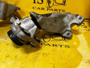 ŁAPA SILNIKA PODUSZKA JAGUAR LR 2.0D 204DTA AJ200D