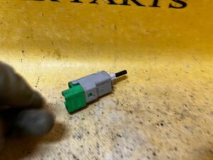 CZUJNIK HAMULCA ŚWIATŁA STOPU RENAULT MEGANE IV