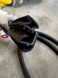 USZCZELKA DRZWI TYŁ TYLNYCH RANGE ROVER VELAR L560