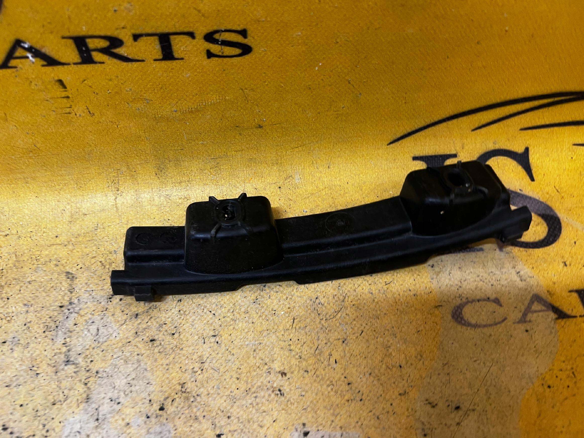 ŚLIZG UCHWYT MOCOWANIE ZDERZAKA PRAWY TYŁ AUDI A8 D4